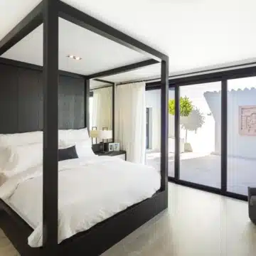 Modern frontline golf villa with uninterrupted golf course and mountain views in Aloha, Nueva Andalucia Picture 13