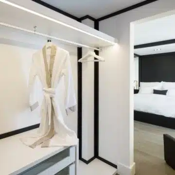 Modern frontline golf villa with uninterrupted golf course and mountain views in Aloha, Nueva Andalucia Picture 14