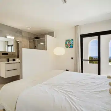 Mediterranean villa in the prestigious enclave of Las Lomas de Nueva Andalucía Picture 26