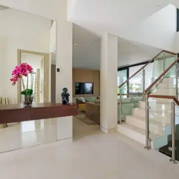 Frontline golf villa with uninterrupted views in the heart of Nueva Andalucía, Marbella Picture 28