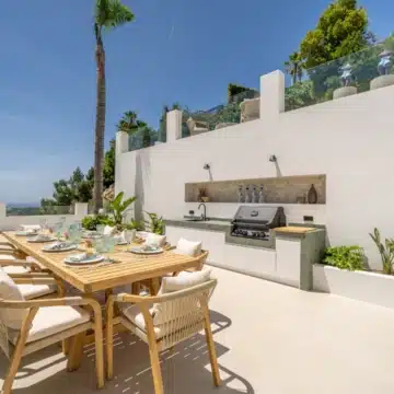 Mediterranean villa in the prestigious enclave of Las Lomas de Nueva Andalucía Picture 6