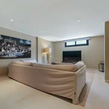 Frontline golf villa with uninterrupted views in the heart of Nueva Andalucía, Marbella Picture 29