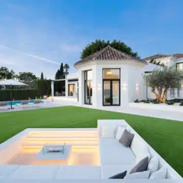 Modern frontline golf villa with uninterrupted golf course and mountain views in Aloha, Nueva Andalucia Picture 21