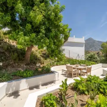 Mediterranean villa in the prestigious enclave of Las Lomas de Nueva Andalucía Picture 7