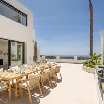 Mediterranean villa in the prestigious enclave of Las Lomas de Nueva Andalucía Picture 5