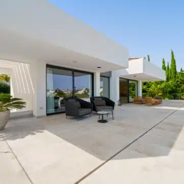 Frontline golf villa with uninterrupted views in the heart of Nueva Andalucía, Marbella Picture 32