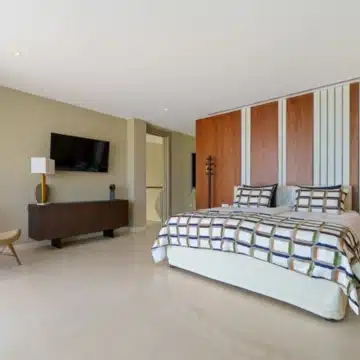 Frontline golf villa with uninterrupted views in the heart of Nueva Andalucía, Marbella Picture 33