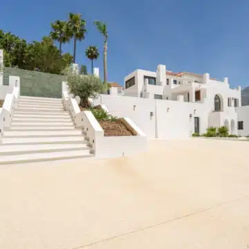 Mediterranean villa in the prestigious enclave of Las Lomas de Nueva Andalucía Picture 36