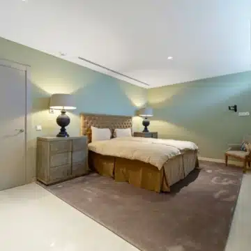 Frontline golf villa with uninterrupted views in the heart of Nueva Andalucía, Marbella Picture 38