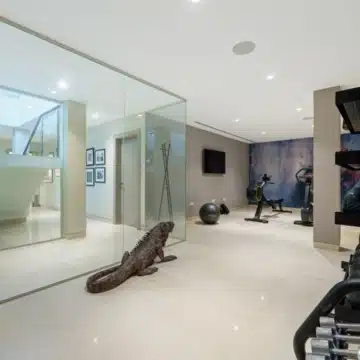 Frontline golf villa with uninterrupted views in the heart of Nueva Andalucía, Marbella Picture 41