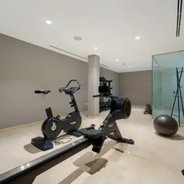 Frontline golf villa with uninterrupted views in the heart of Nueva Andalucía, Marbella Picture 42