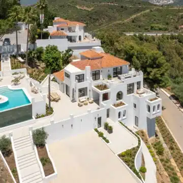 Mediterranean villa in the prestigious enclave of Las Lomas de Nueva Andalucía Picture 41