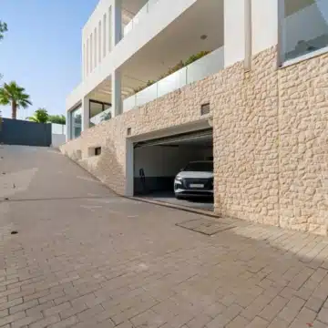 Frontline golf villa with uninterrupted views in the heart of Nueva Andalucía, Marbella Picture 44