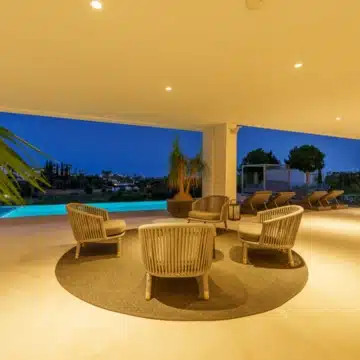 Frontline golf villa with uninterrupted views in the heart of Nueva Andalucía, Marbella Picture 46