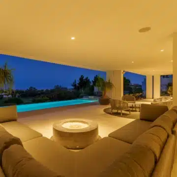 Frontline golf villa with uninterrupted views in the heart of Nueva Andalucía, Marbella Picture 47