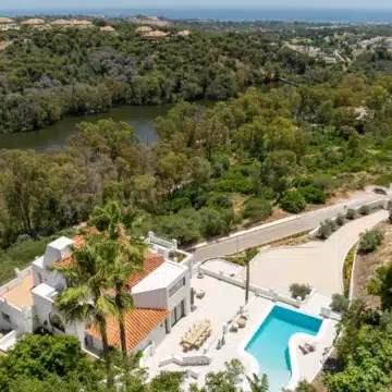 Mediterranean villa in the prestigious enclave of Las Lomas de Nueva Andalucía Picture 44