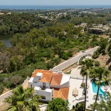 Mediterranean villa in the prestigious enclave of Las Lomas de Nueva Andalucía Picture 45