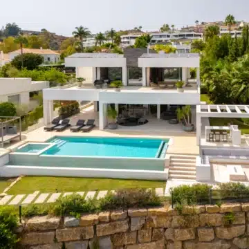 Frontline golf villa with uninterrupted views in the heart of Nueva Andalucía, Marbella Picture 52