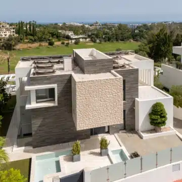 Frontline golf villa with uninterrupted views in the heart of Nueva Andalucía, Marbella Picture 53