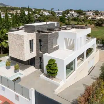 Frontline golf villa with uninterrupted views in the heart of Nueva Andalucía, Marbella Picture 54