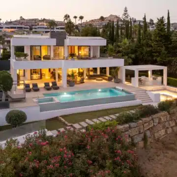 Frontline golf villa with uninterrupted views in the heart of Nueva Andalucía, Marbella Picture 57