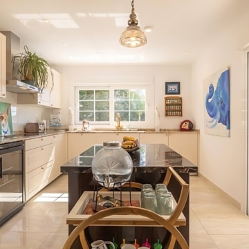 Beautiful villa in the sought-after residential community of Paraiso Alto, Benahavis Picture 2