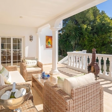 Beautiful villa in the sought-after residential community of Paraiso Alto, Benahavis Picture 1