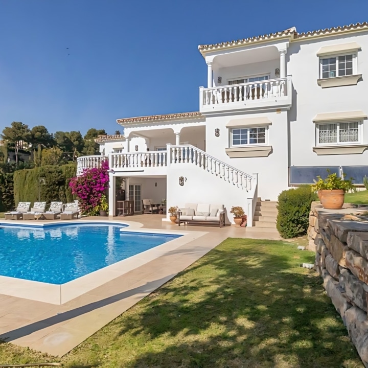 Beautiful villa in the sought-after residential community of Paraiso Alto, Benahavis Picture