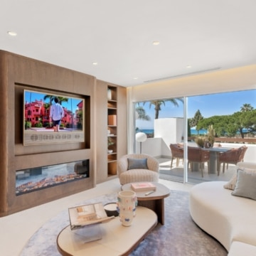 Luxury apartment nestled in an exclusive gated community of Los Monteros palm beach, Marbella Picture 2