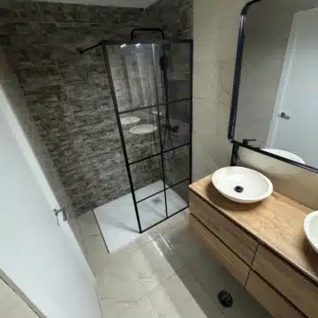 Fully Renovated Apartment with Terrace in Paseo de los Tilos, Málaga Picture 16