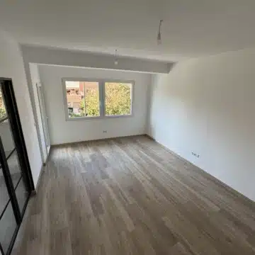 Fully Renovated Apartment with Terrace in Paseo de los Tilos, Málaga Picture 6