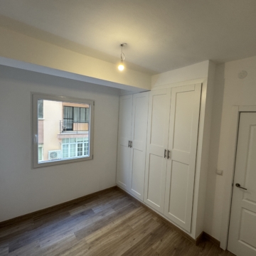 Fully Renovated Apartment with Terrace in Paseo de los Tilos, Málaga Picture 23