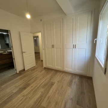 Fully Renovated Apartment with Terrace in Paseo de los Tilos, Málaga Picture 14