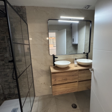 Fully Renovated Apartment with Terrace in Paseo de los Tilos, Málaga Picture 15