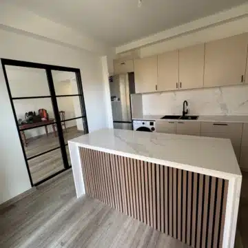 Fully Renovated Apartment with Terrace in Paseo de los Tilos, Málaga Picture 9