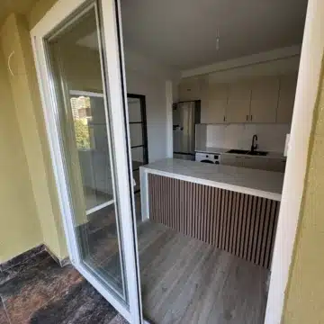 Fully Renovated Apartment with Terrace in Paseo de los Tilos, Málaga Picture 12