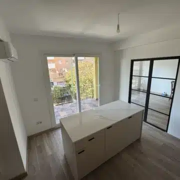 Fully Renovated Apartment with Terrace in Paseo de los Tilos, Málaga Picture 11