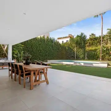 Beautifully presented contemporary villa in the sought-after area of Nueva Andalucía, Marbella Picture 11