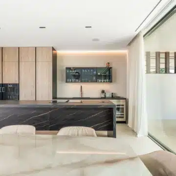 Semi-detached villa with panoramic sea views in the heart of Nueva Andalucía, Marbella Picture 9