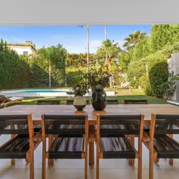 Beautifully presented contemporary villa in the sought-after area of Nueva Andalucía, Marbella Picture 12