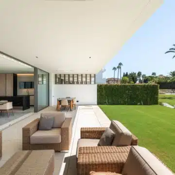 Semi-detached villa with panoramic sea views in the heart of Nueva Andalucía, Marbella Picture 10