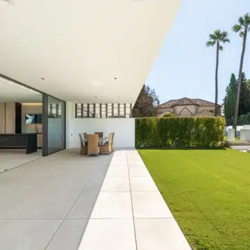 Modern Semi-Detached villa with rooftop pool in Nueva Andalucia, Marbella Picture 13