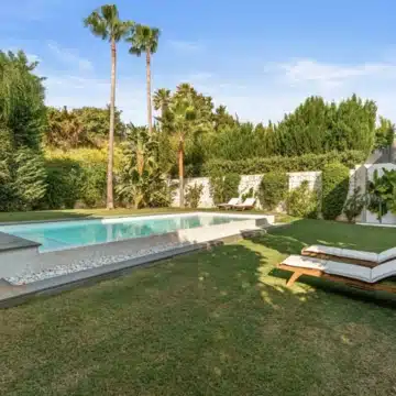 Beautifully presented contemporary villa in the sought-after area of Nueva Andalucía, Marbella Picture 13