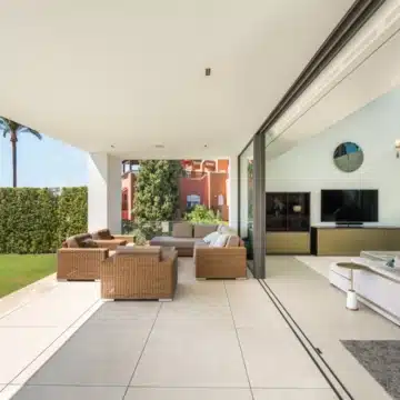 Semi-detached villa with panoramic sea views in the heart of Nueva Andalucía, Marbella Picture 12