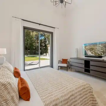 Luxury five bedroom villa within the prestigious Golf Valley of La Cerquilla, Nueva Andalucía Picture 16