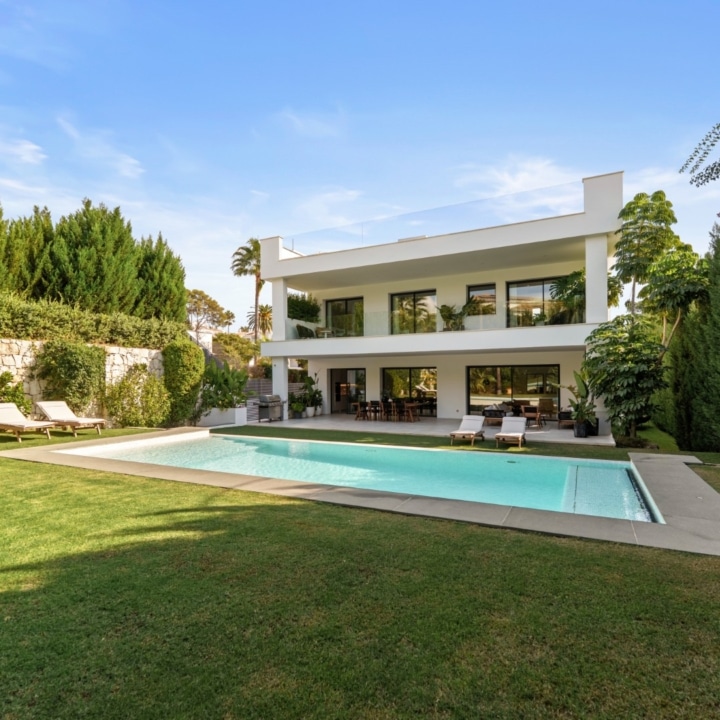 Beautifully presented contemporary villa in the sought-after area of Nueva Andalucía, Marbella Picture