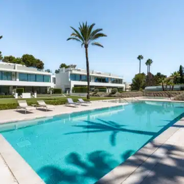 Modern Semi-Detached villa with rooftop pool in Nueva Andalucia, Marbella Picture 16