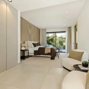 Beautifully presented contemporary villa in the sought-after area of Nueva Andalucía, Marbella Picture 16