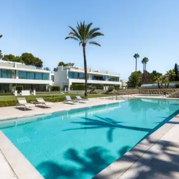 Semi-detached villa with panoramic sea views in the heart of Nueva Andalucía, Marbella Picture 15