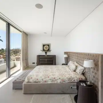 Semi-detached villa with panoramic sea views in the heart of Nueva Andalucía, Marbella Picture 16